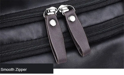Mala estilo executivo com ziper na cor preta, feita de couro sintético resistente, com fundo e alças marrons.