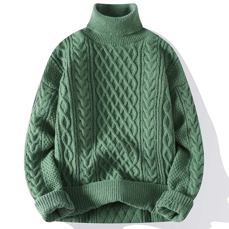 "Homem vestindo uma blusa de lã masculina de gola alta na cor musgo, ideal para o inverno."
